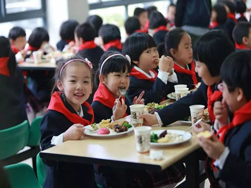 食堂承包好處在于可以幫助學(xué)生們度過另一種生活體驗